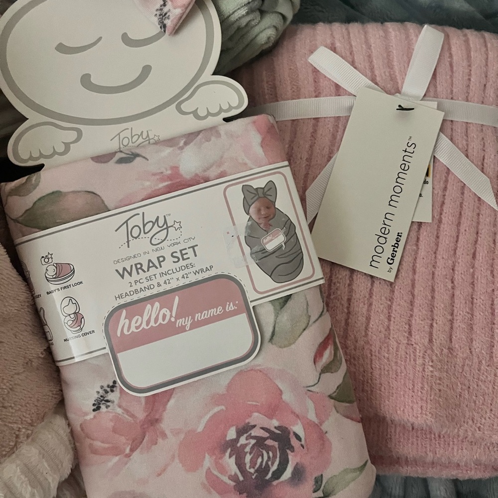 Gerber Pink Floral Newborn Swaddle Set & Baby Blanket